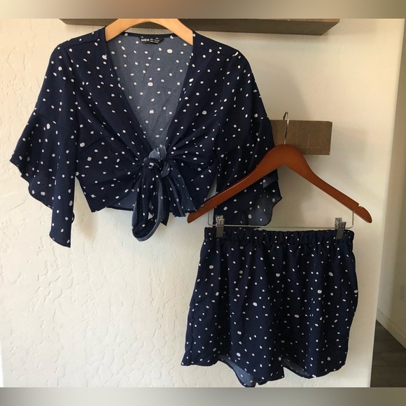 Shein|Satin Navy polka dot two piece SET, shorts & crop top•••Self tie crop top - Picture 4 of 15